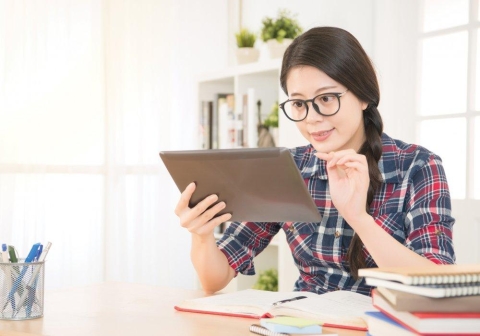 female-student-using-a-tablet-computer